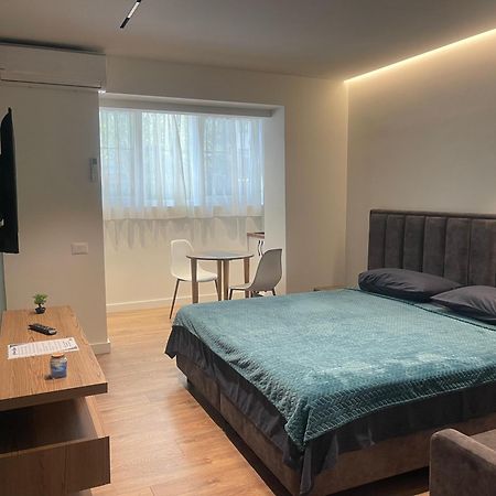 Downtown Studio Apartments Tirana Esterno foto
