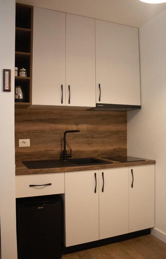 Downtown Studio Apartments Tirana Esterno foto