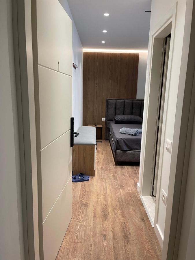 Downtown Studio Apartments Tirana Esterno foto
