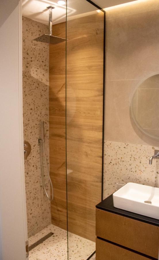 Downtown Studio Apartments Tirana Esterno foto