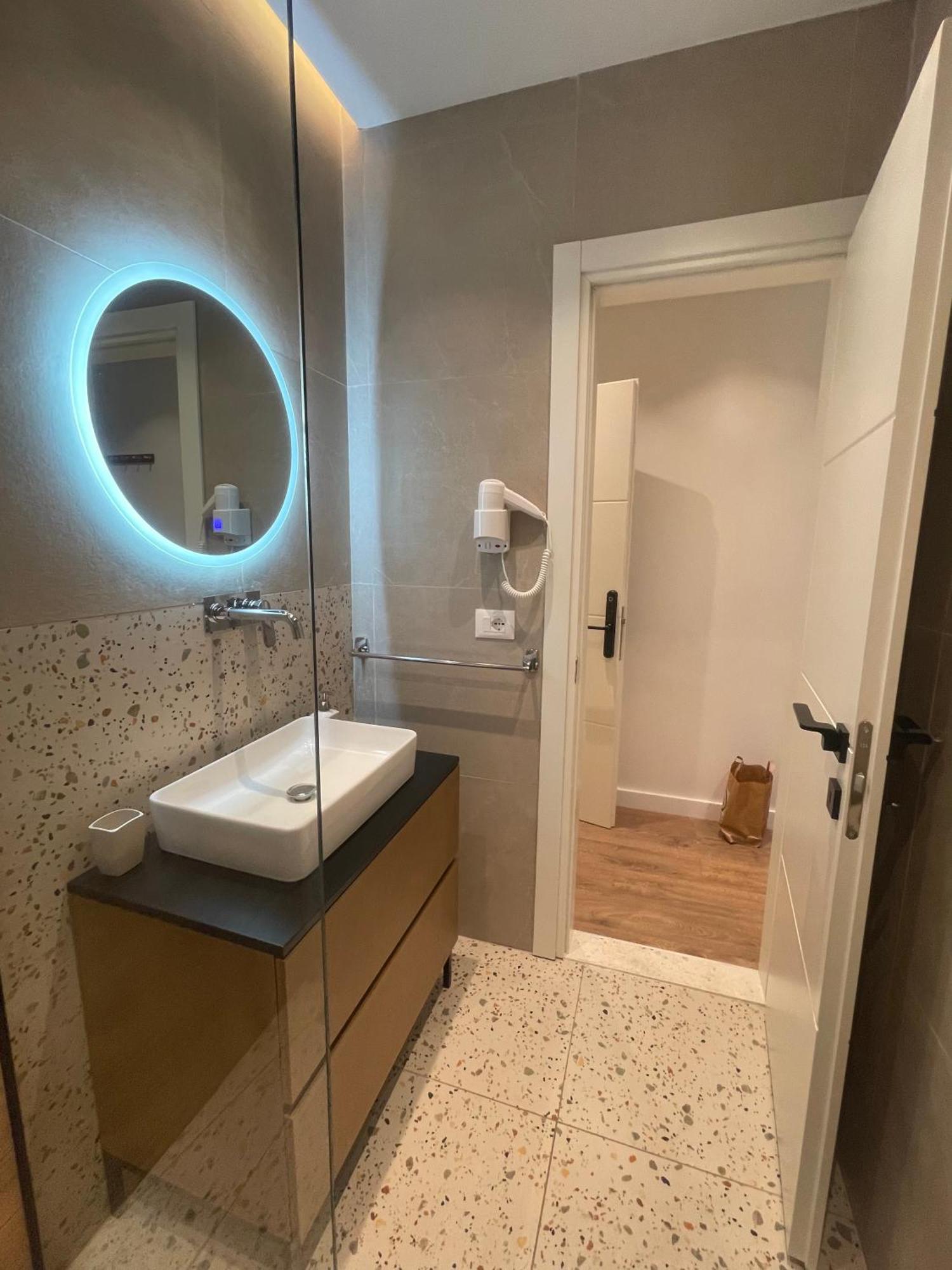 Downtown Studio Apartments Tirana Esterno foto