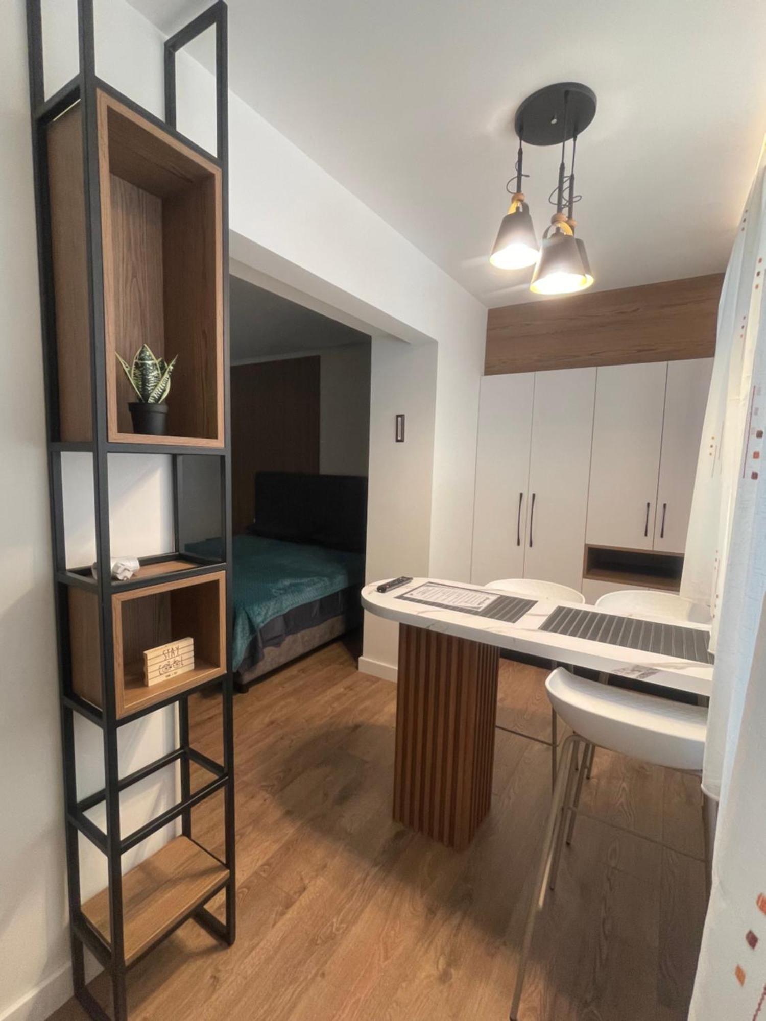 Downtown Studio Apartments Tirana Esterno foto