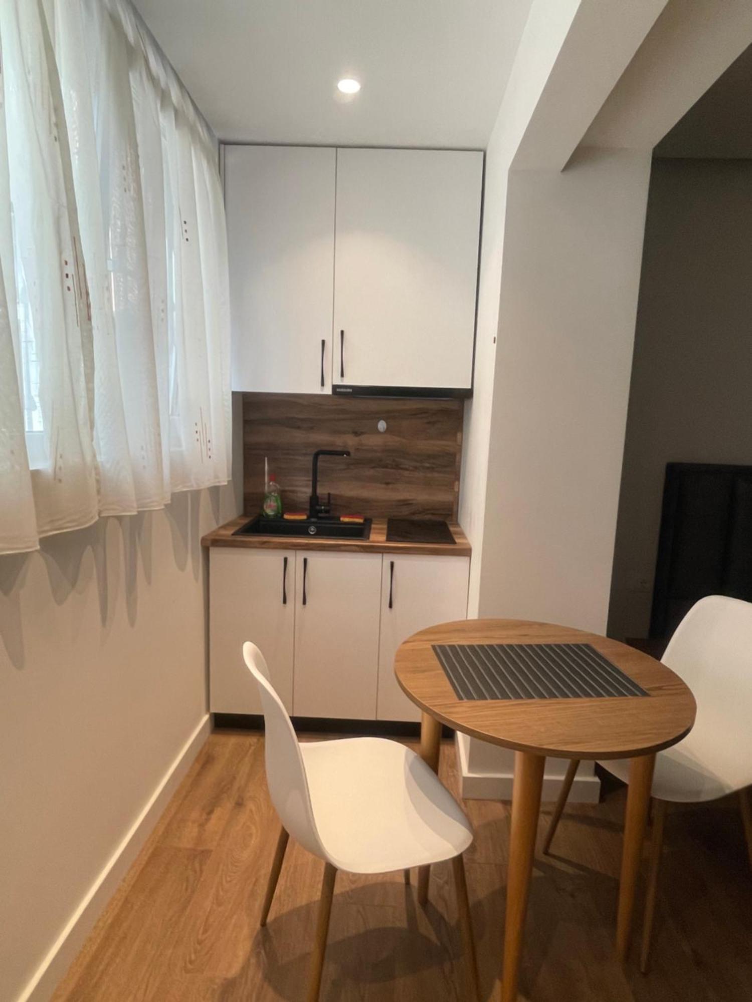 Downtown Studio Apartments Tirana Esterno foto