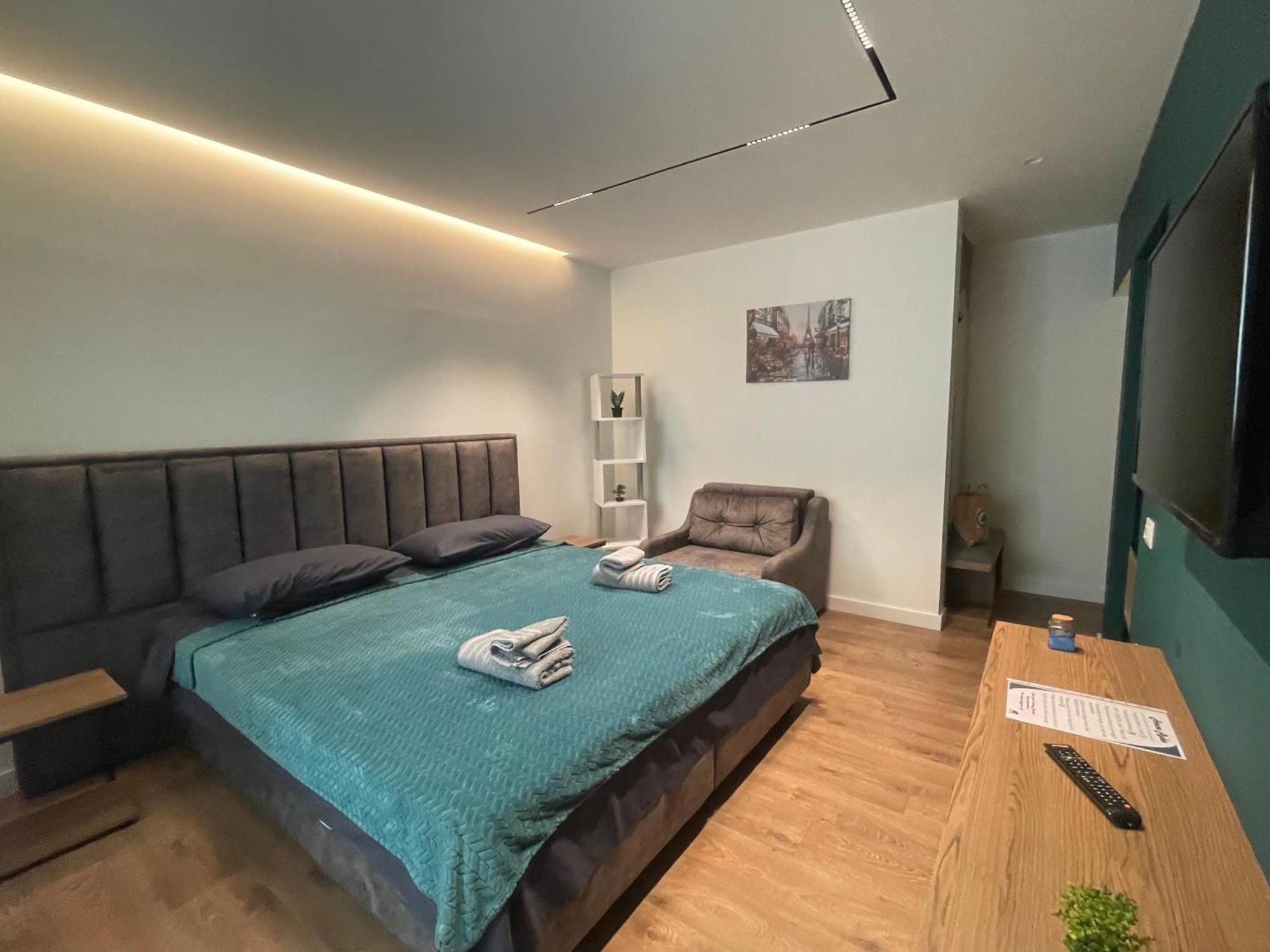 Downtown Studio Apartments Tirana Esterno foto