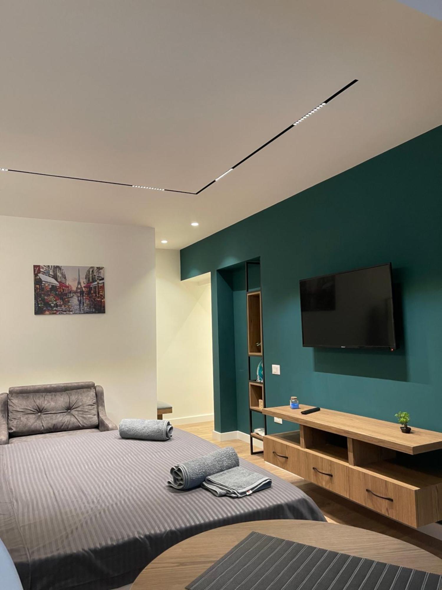 Downtown Studio Apartments Tirana Esterno foto