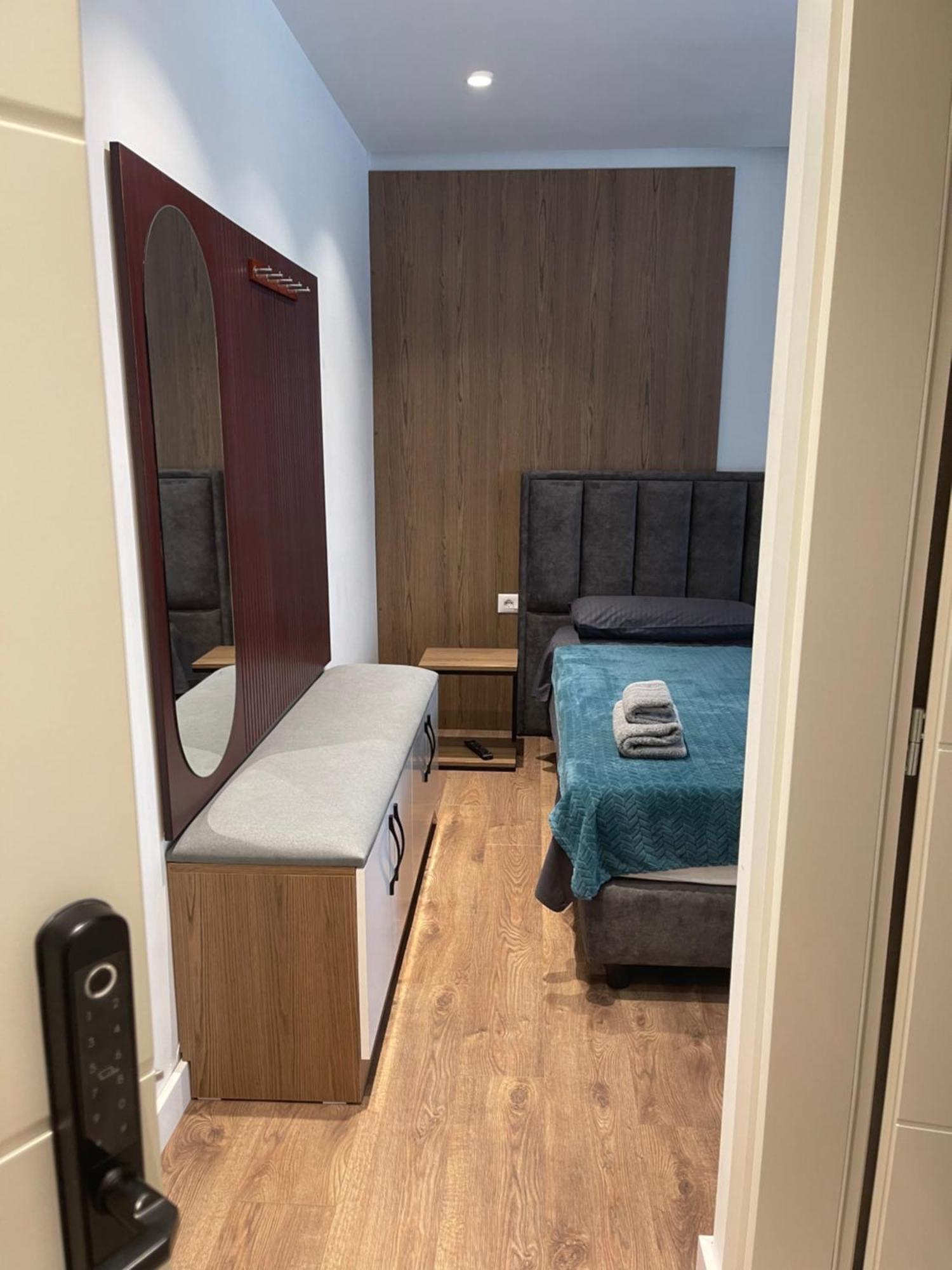 Downtown Studio Apartments Tirana Esterno foto